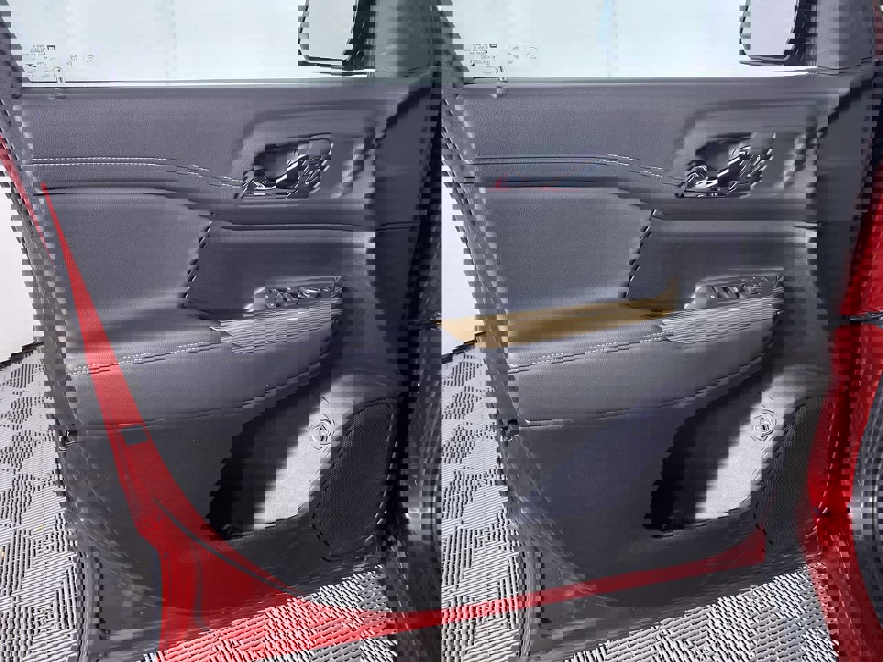 Certified 2023 GMC Acadia SLE w/ Driver Convenience Package FWD image 11