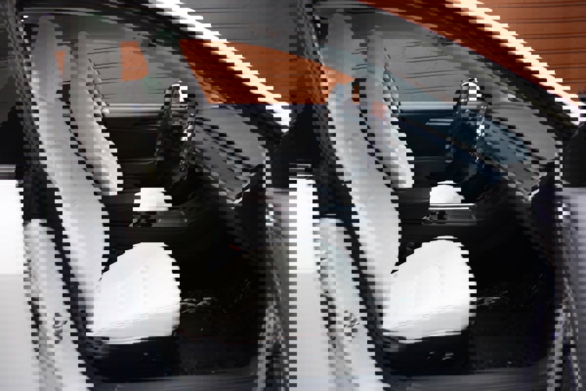 Used 2023 Tesla Model 3 Standard Range image 31