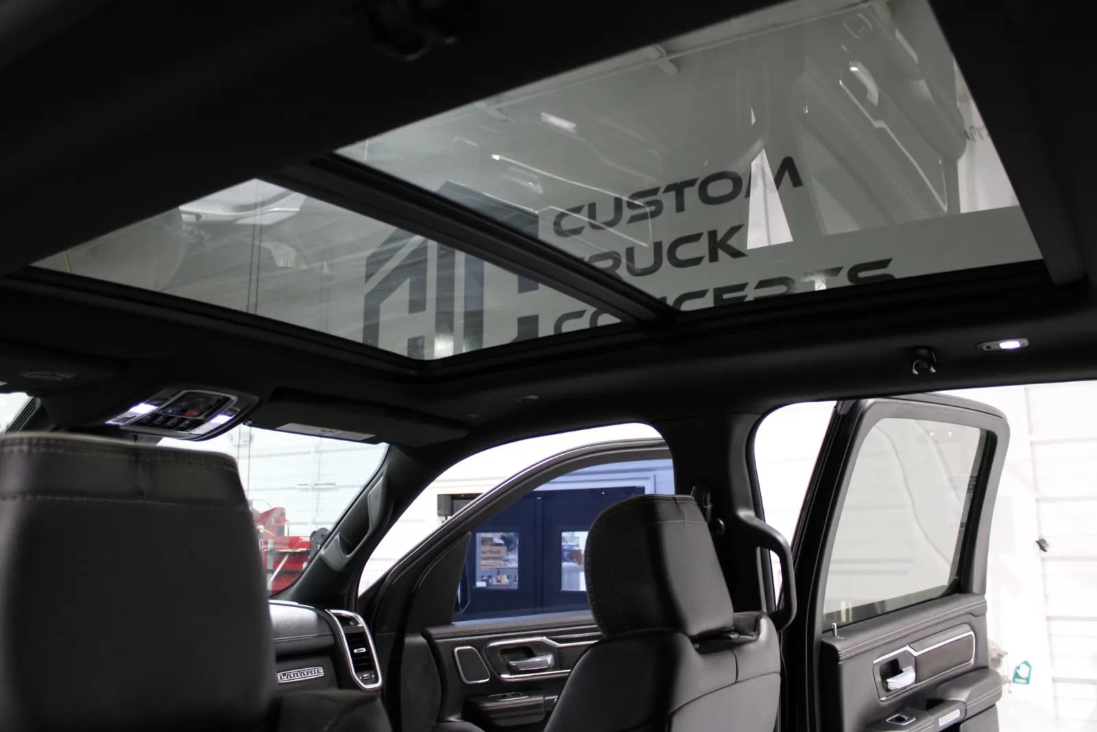 Used 2024 RAM 1500 Laramie AWD/4WD image 37