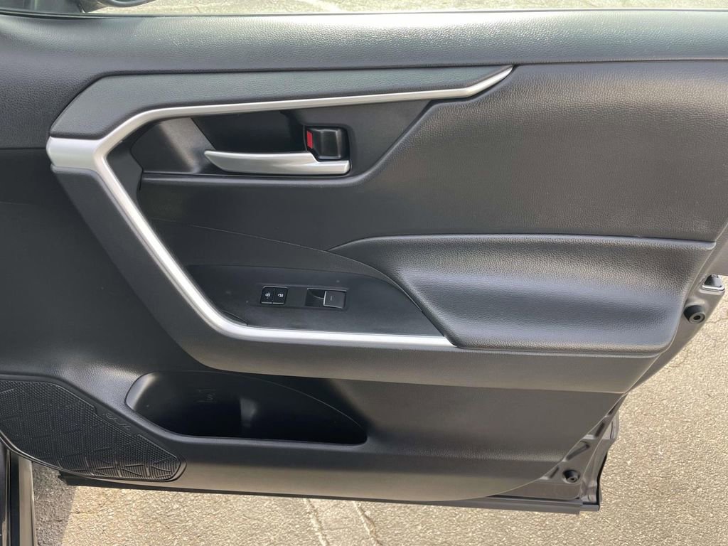 Used 2024 Toyota RAV4 XLE image 45