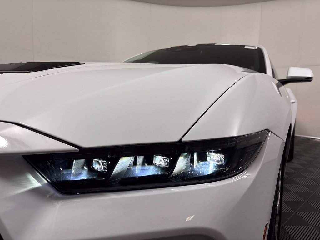Used 2025 Ford Mustang GT Premium RWD image 9