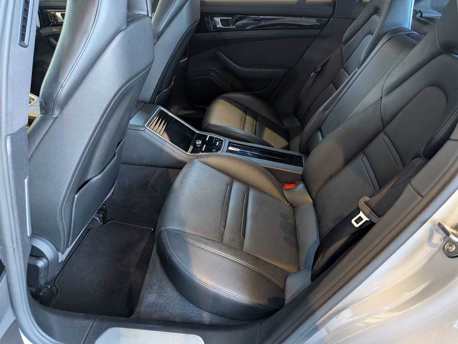 Used 2017 Porsche Panamera 4 image 18