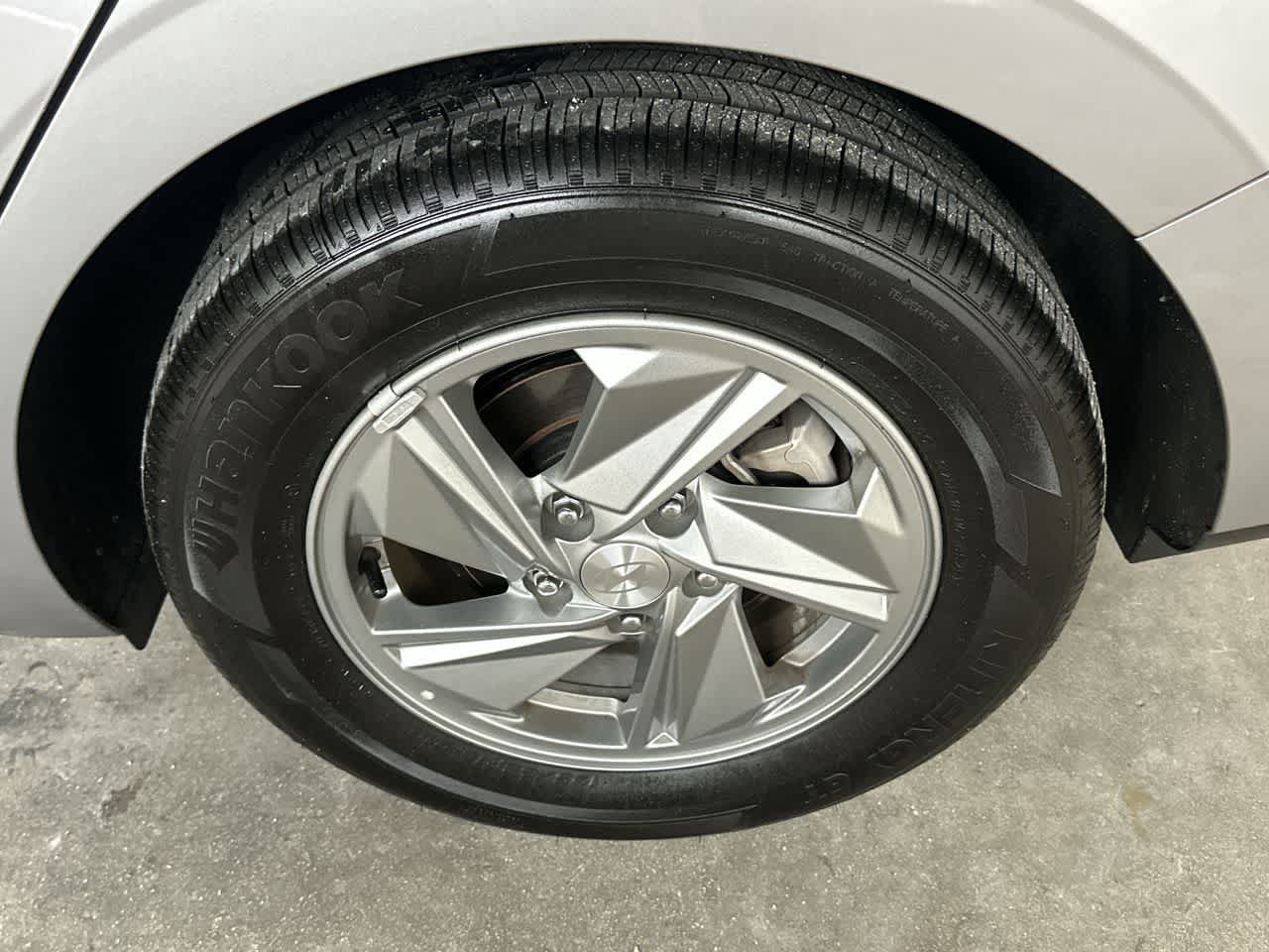 Used 2026 Hyundai Elantra SE FWD image 11