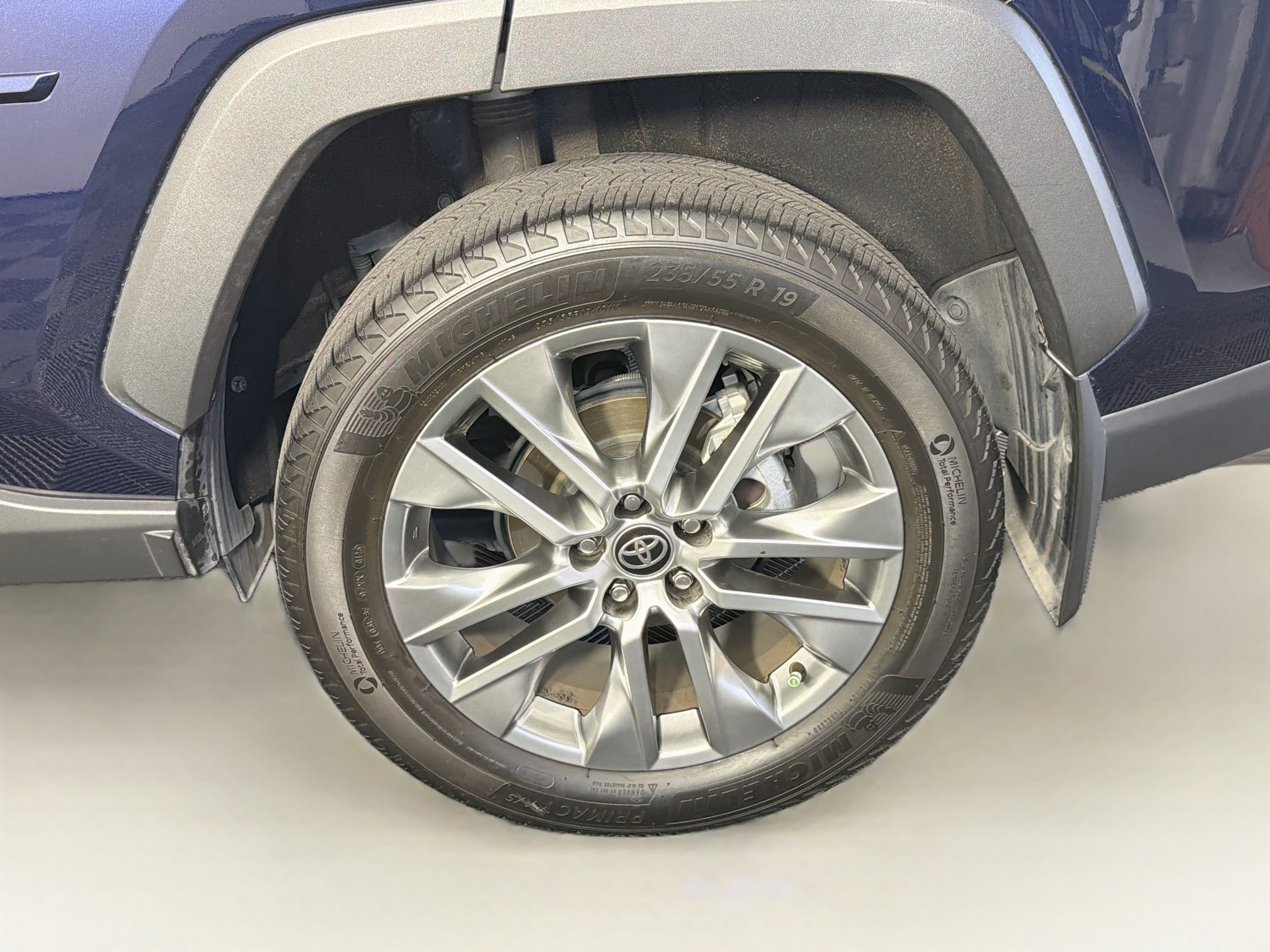 Used 2025 Toyota RAV4 Limited FWD image 11