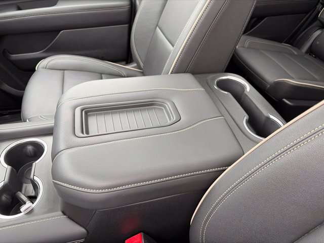 Used 2024 GMC Yukon SLT w/ SLT Premium Package AWD/4WD image 29