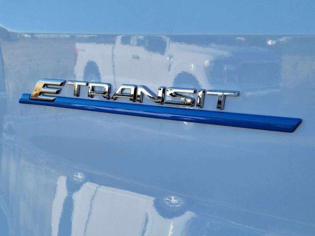 Used 2023 Ford E-Transit Medium Roof w/ Interior Upgrade Package image 18
