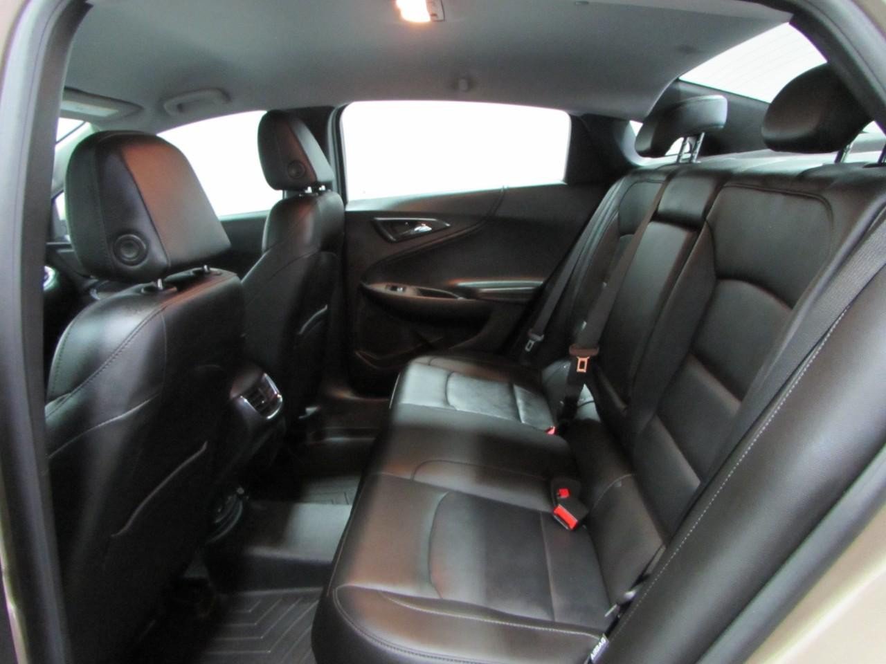 Used 2018 Chevrolet Malibu LT w/ Leather Package FWD image 15
