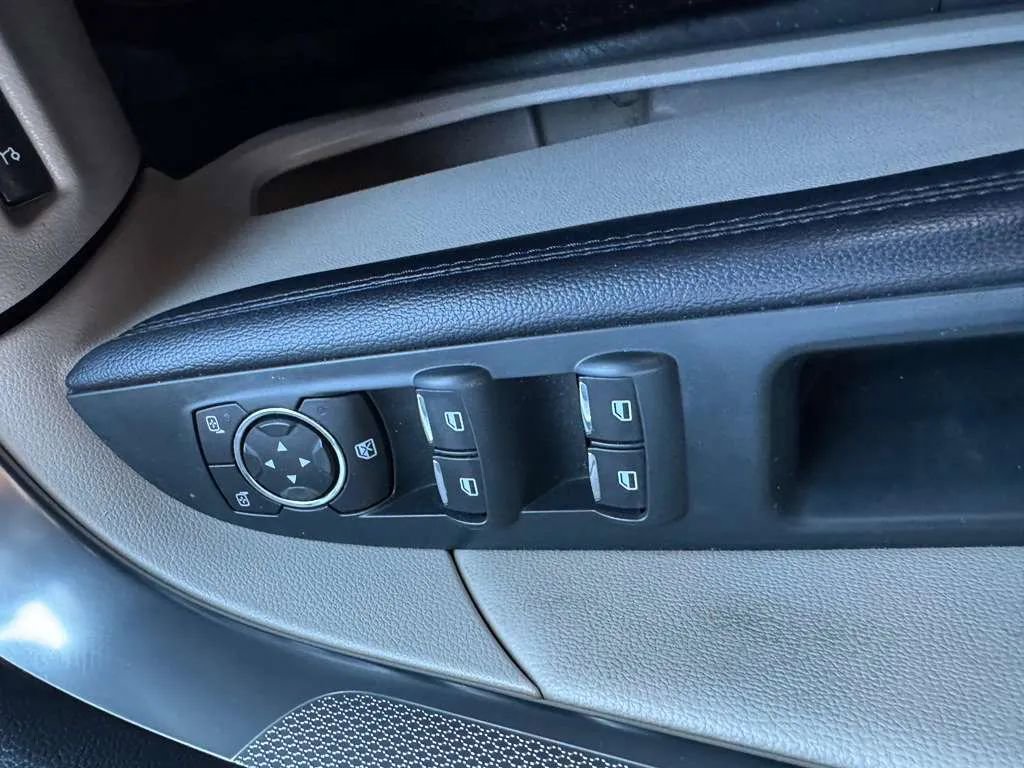 Used 2018 Ford Explorer XLT w/ Equipment Group 202A AWD/4WD image 21