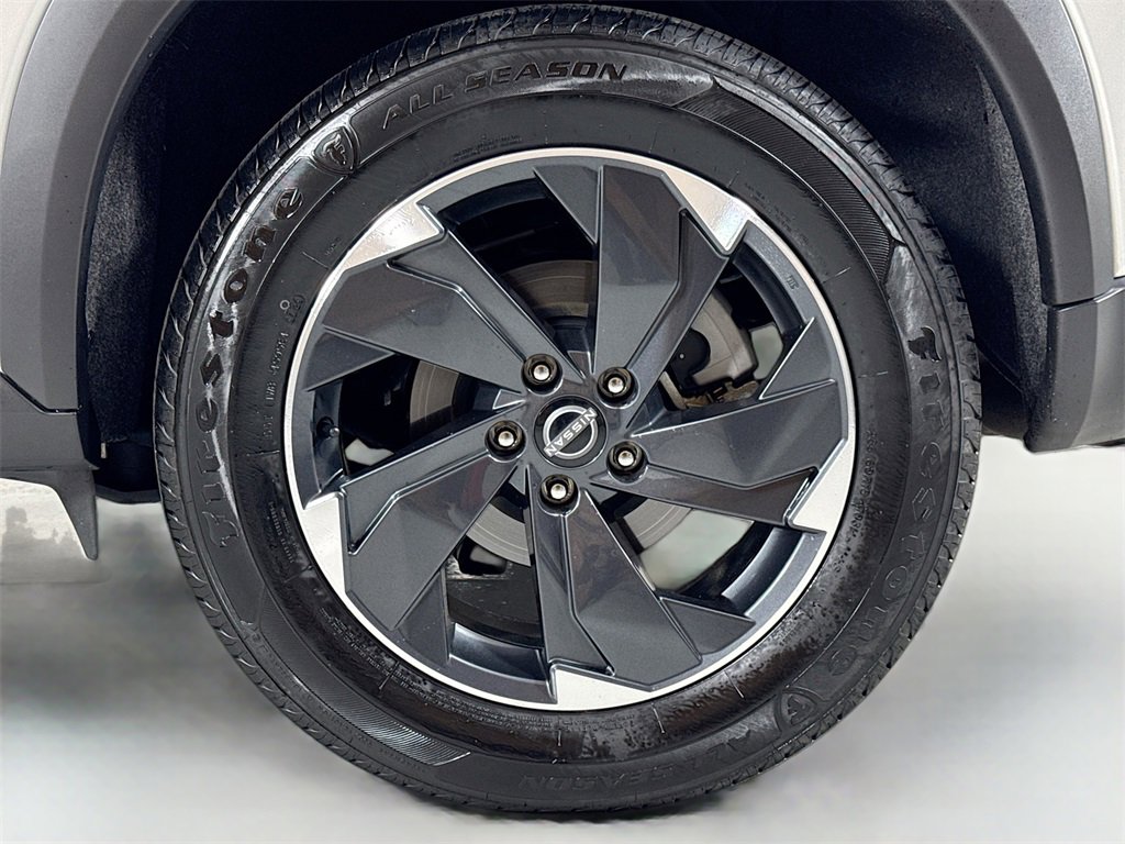 Used 2024 Nissan Rogue SV image 11