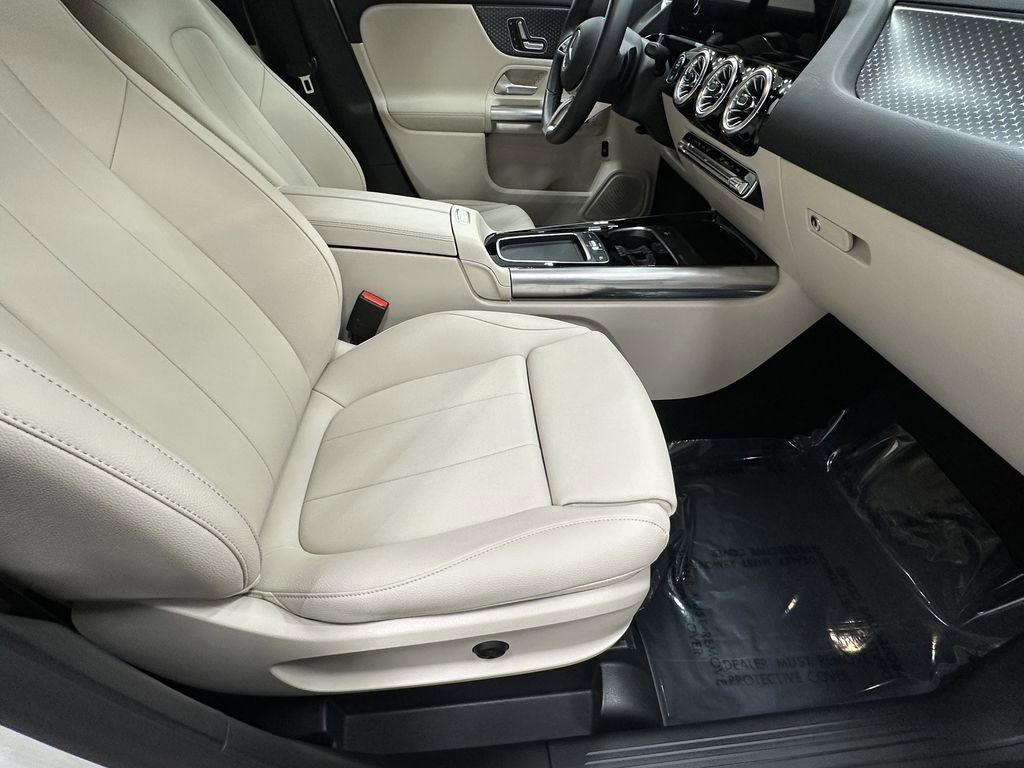 Certified 2025 Mercedes-Benz GLA 250 image 13