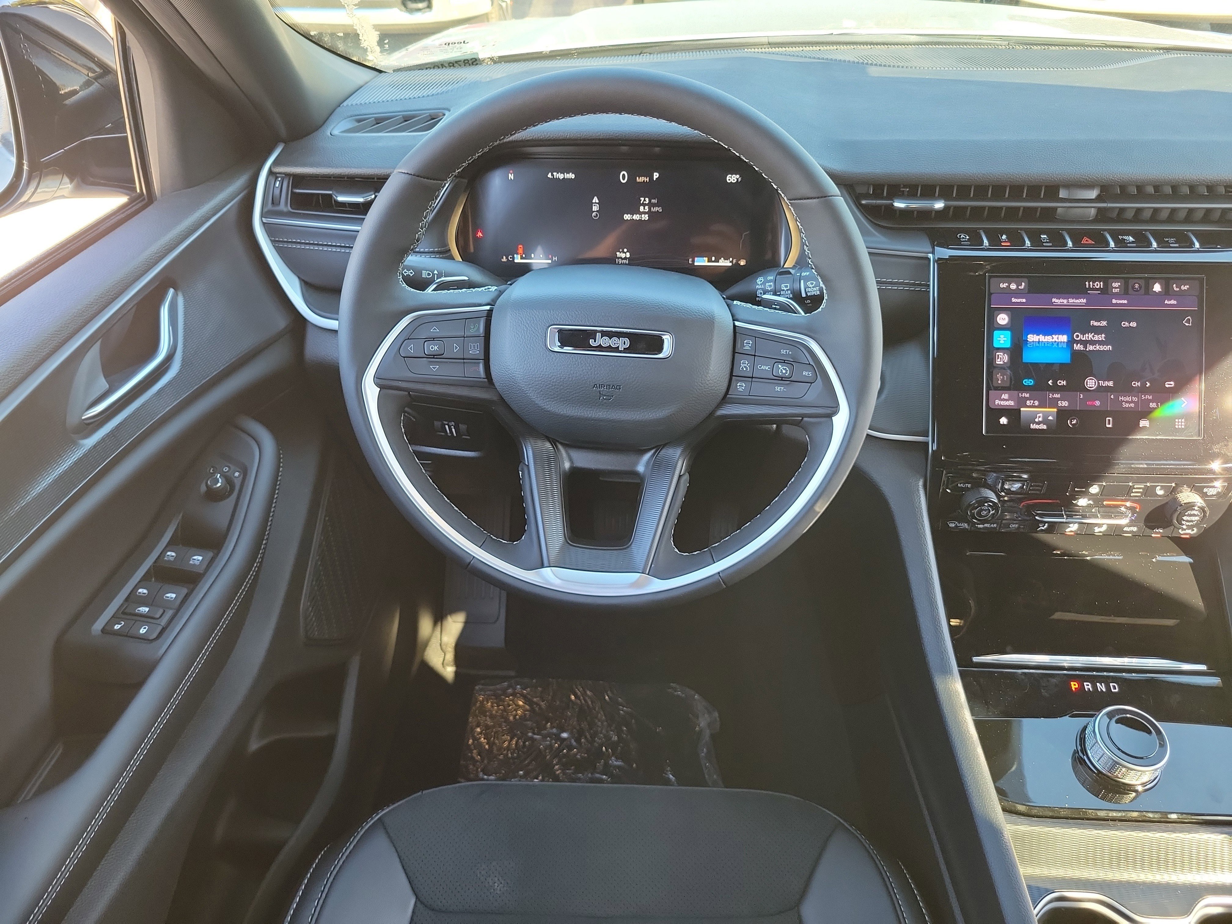 New 2025 Jeep Grand Cherokee Altitude image 7