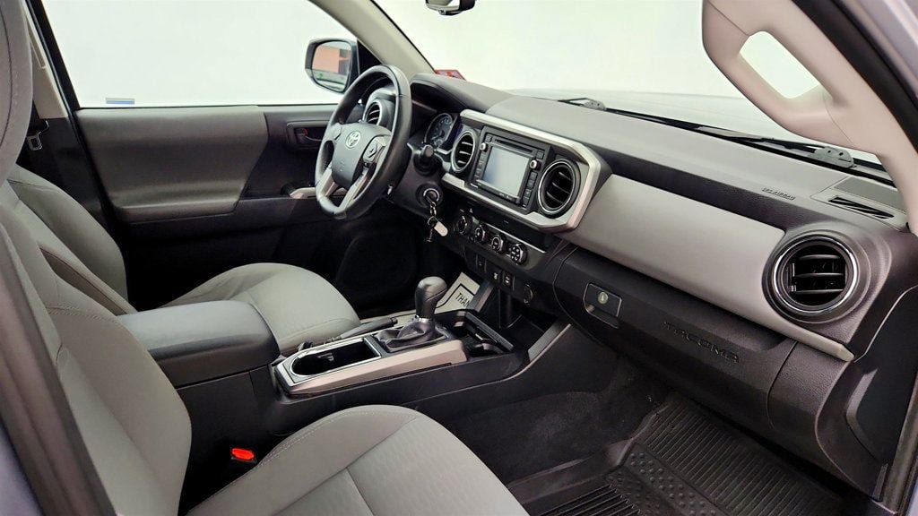Used 2019 Toyota Tacoma SR5 AWD/4WD image 23