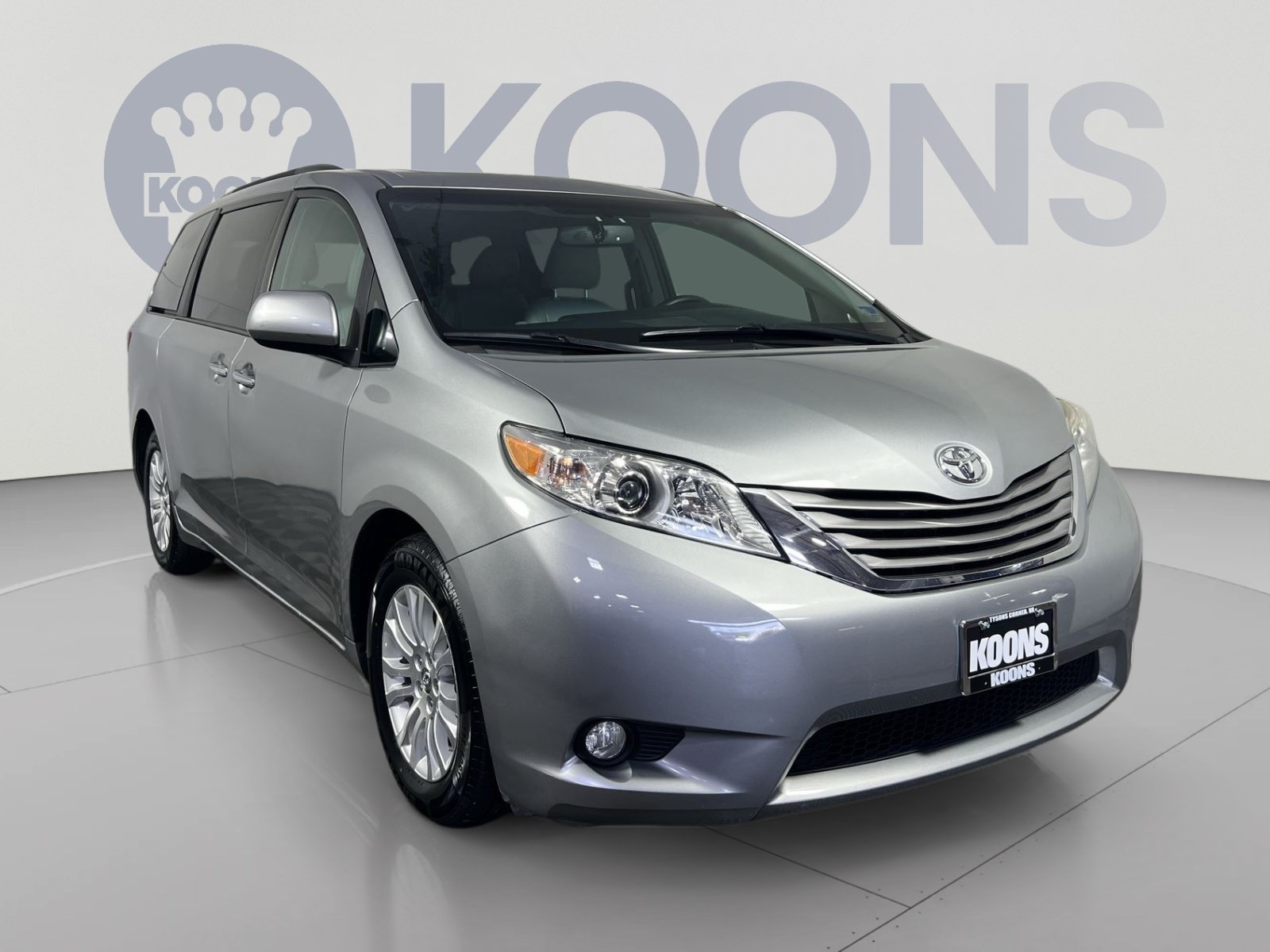 Used 2017 Toyota Sienna XLE w/ XLE Navigation Package FWD image 10