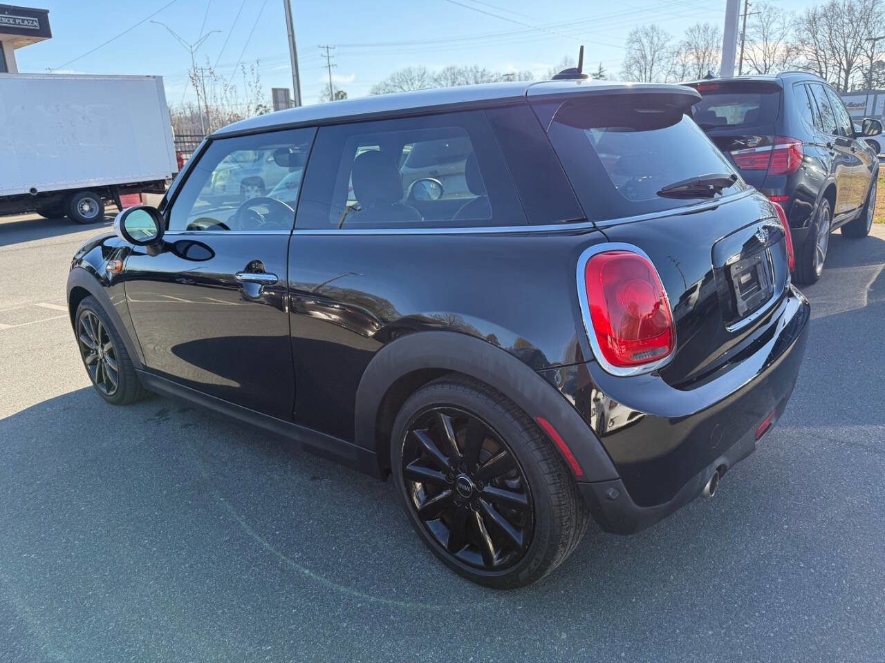 Used 2018 MINI Cooper 2-Door Hardtop image 4