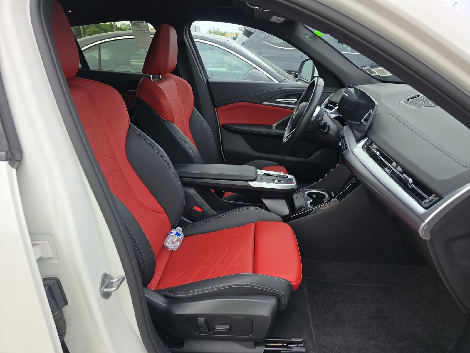Used 2025 BMW X2 xDrive28i w/ M Sport Package AWD/4WD image 8
