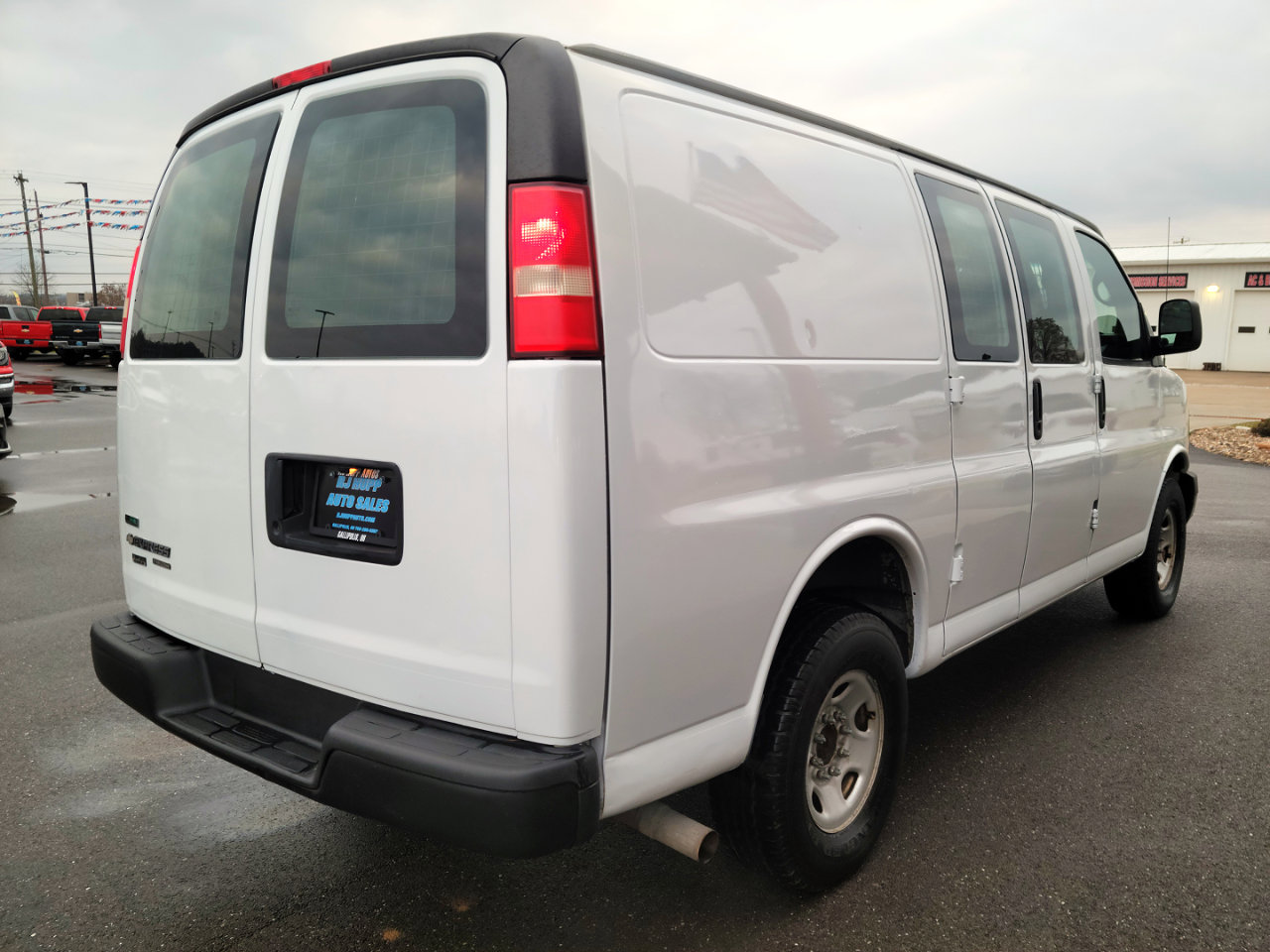 Used 2011 Chevrolet Express 2500 image 4