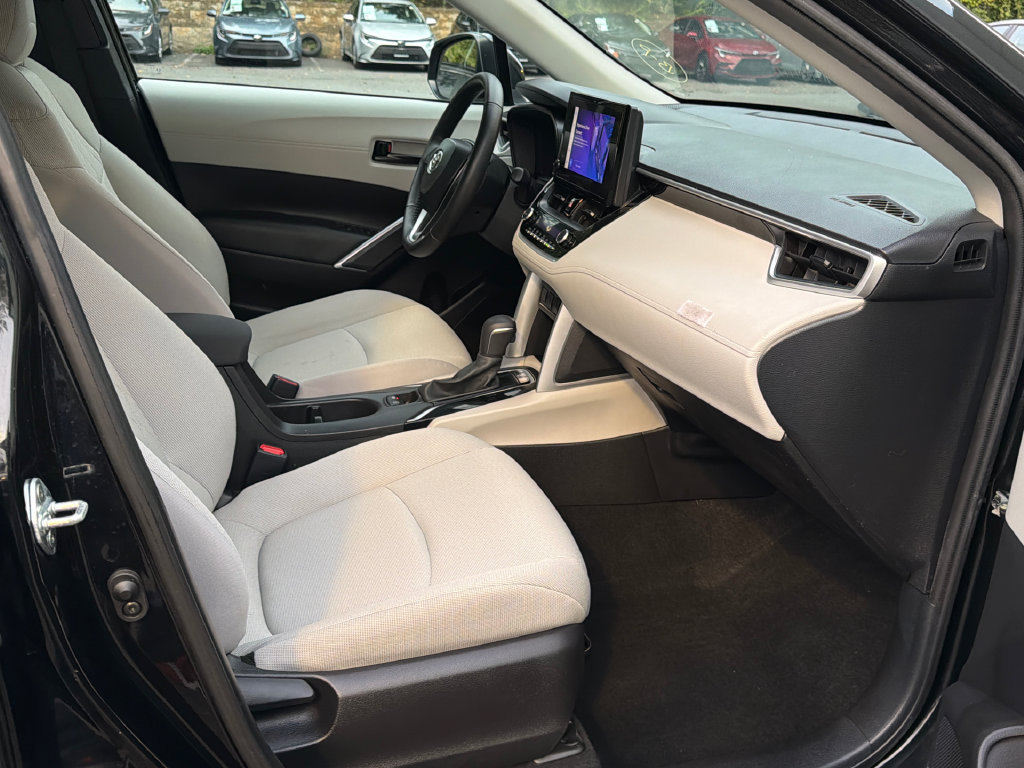 Used 2023 Toyota Corolla Cross LE w/ Moonroof Package AWD/4WD image 10