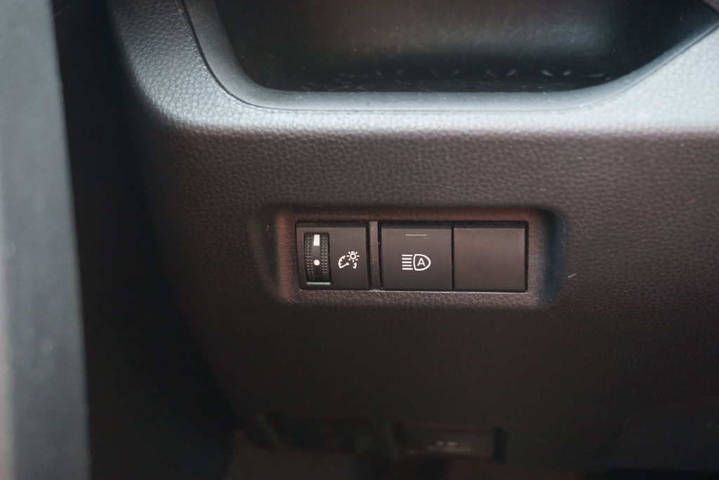 Used 2022 Toyota RAV4 LE AWD/4WD image 26