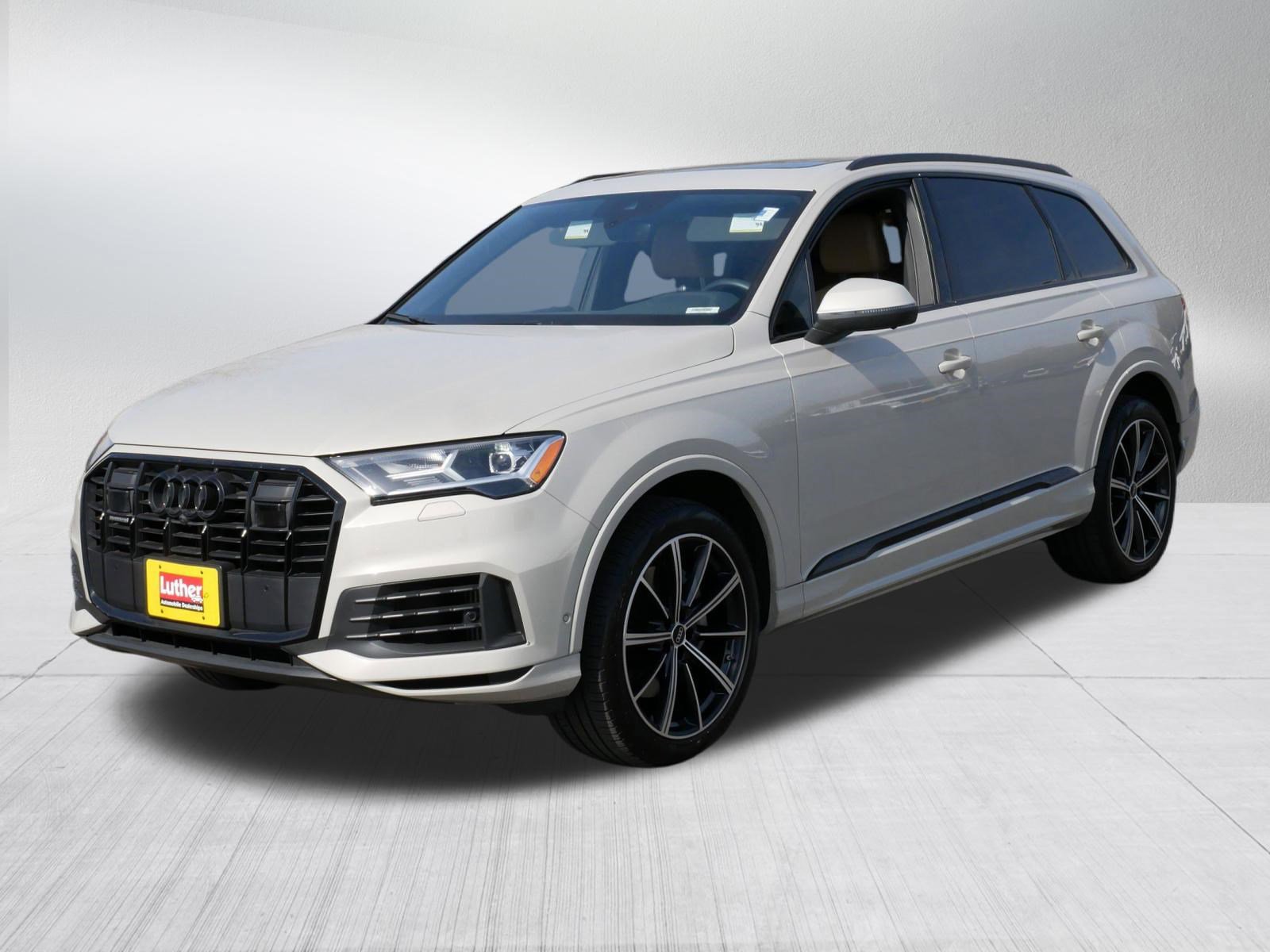 Used 2022 Audi Q7 Premium Plus image 3