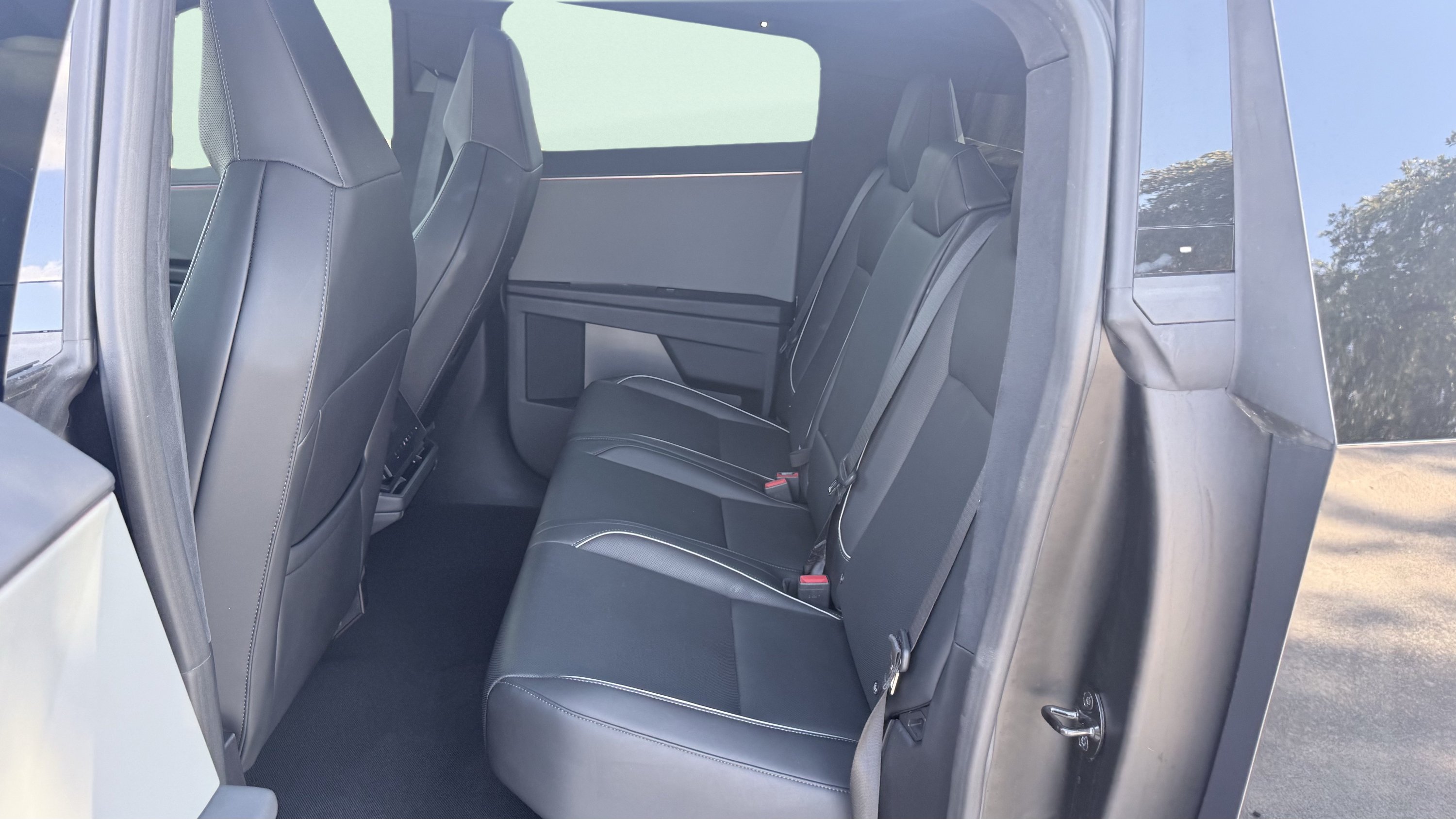 Used 2024 Tesla Cybertruck AWD Crew Cab image 28