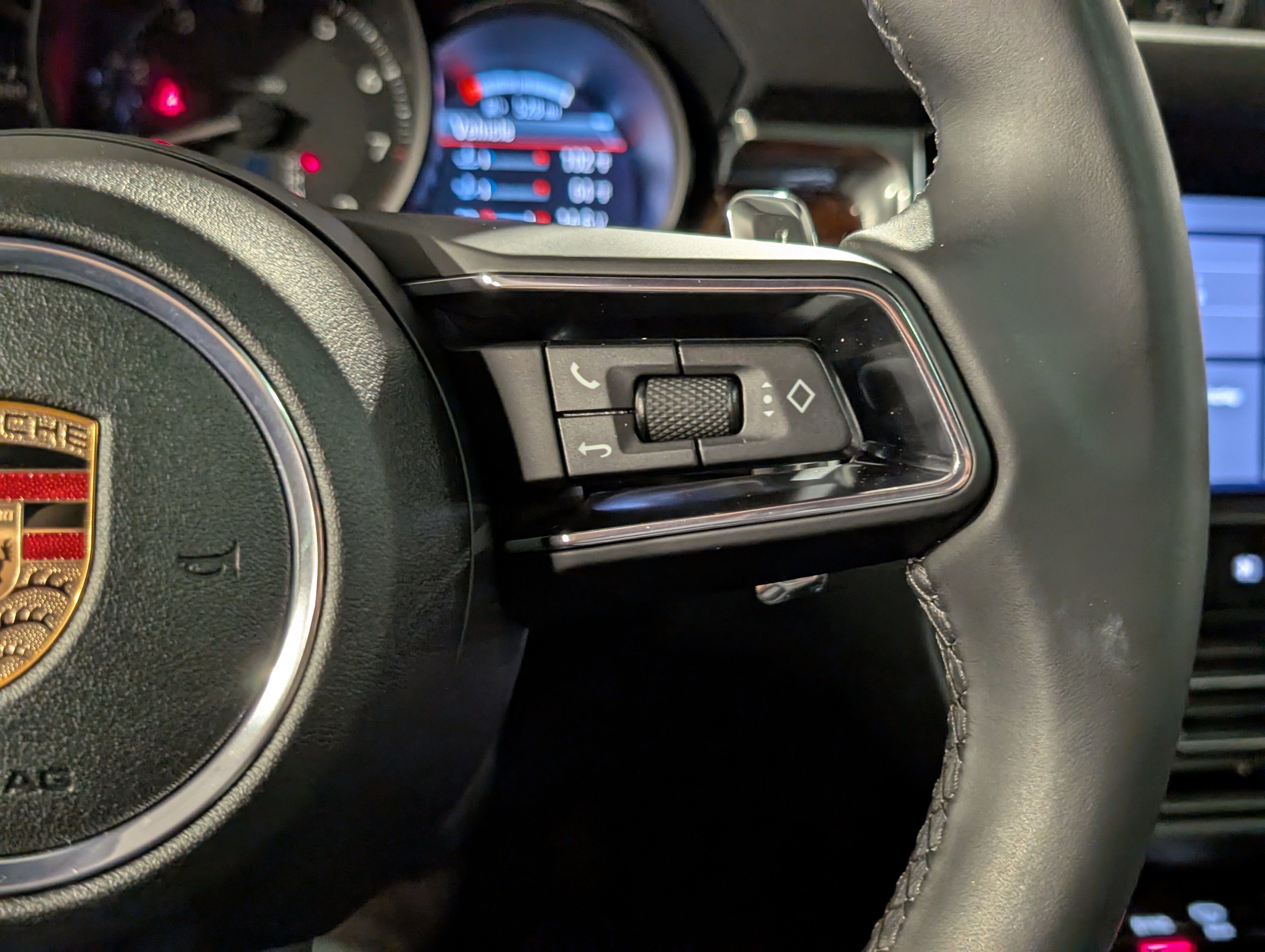 Certified 2025 Porsche Macan image 27