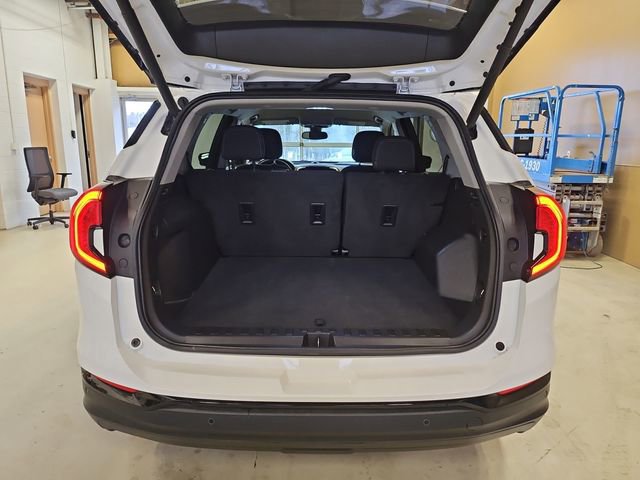 Used 2023 GMC Terrain SLE w/ Driver Convenience Package image 22