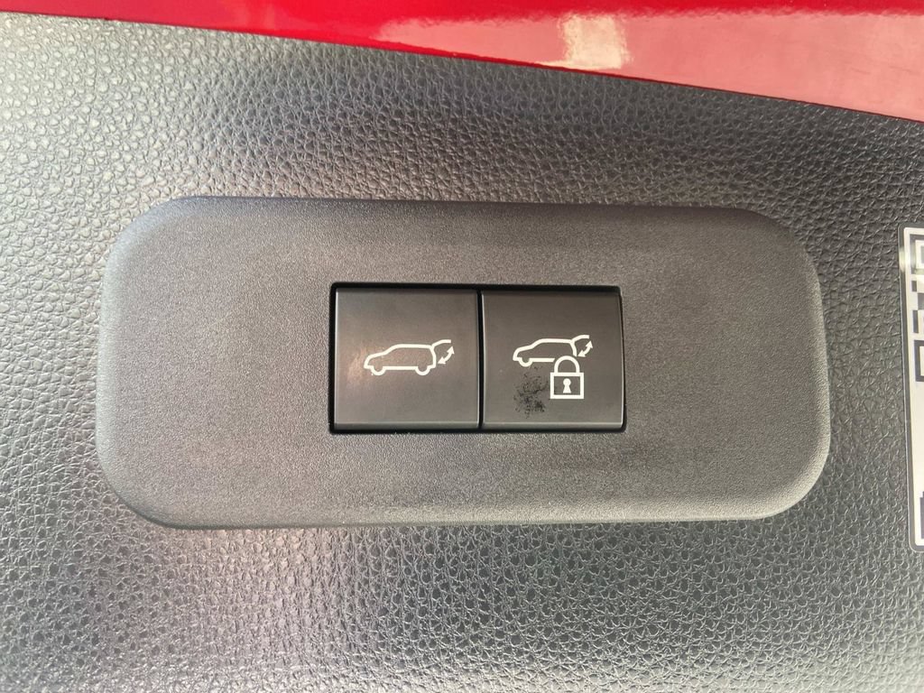 Used 2025 Toyota Crown Signia AWD/4WD image 13