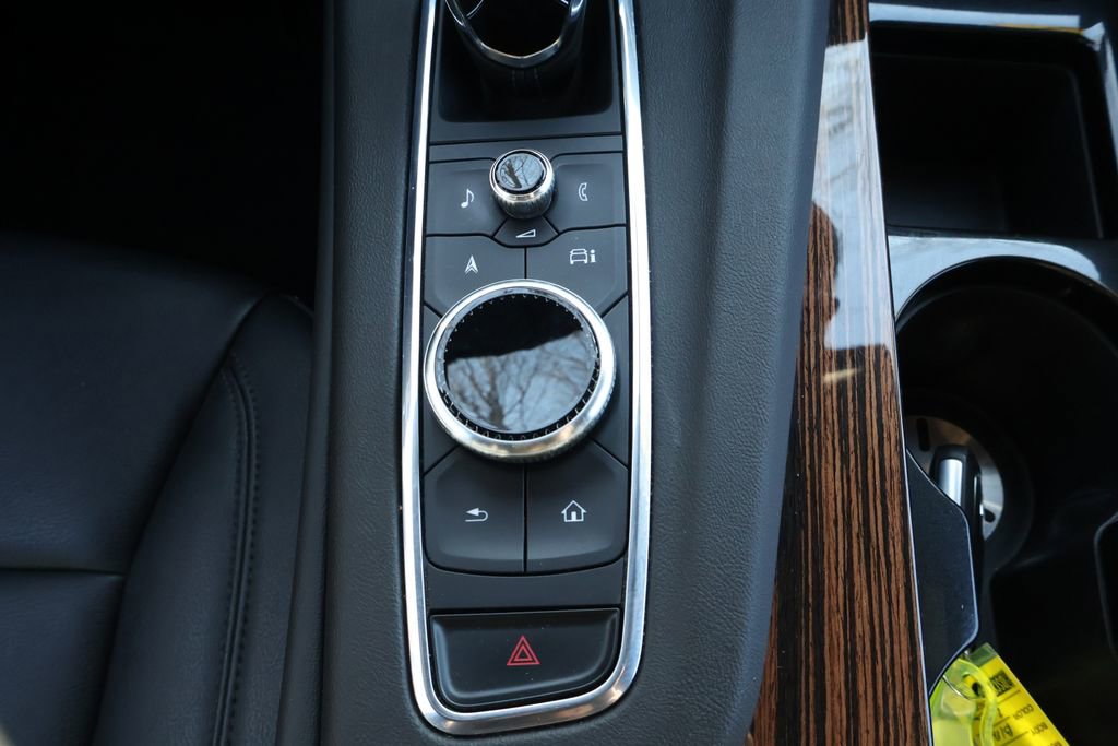 Used 2024 Cadillac Escalade ESV Luxury image 21