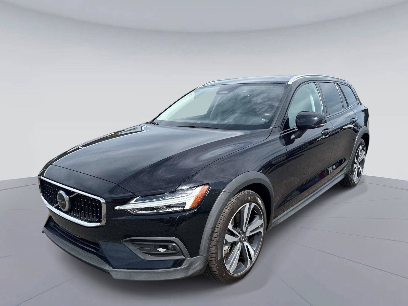 Used 2025 Volvo V60 B5 Cross Country Plus AWD/4WD image 8