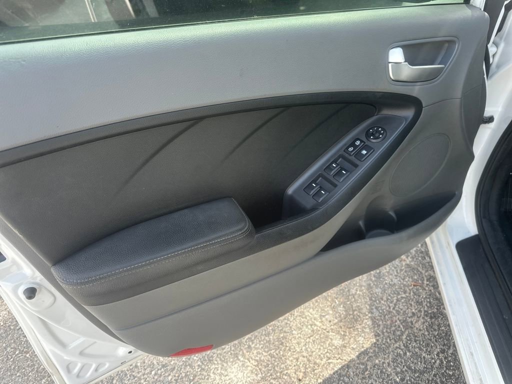 Used 2017 Kia Forte LX image 12