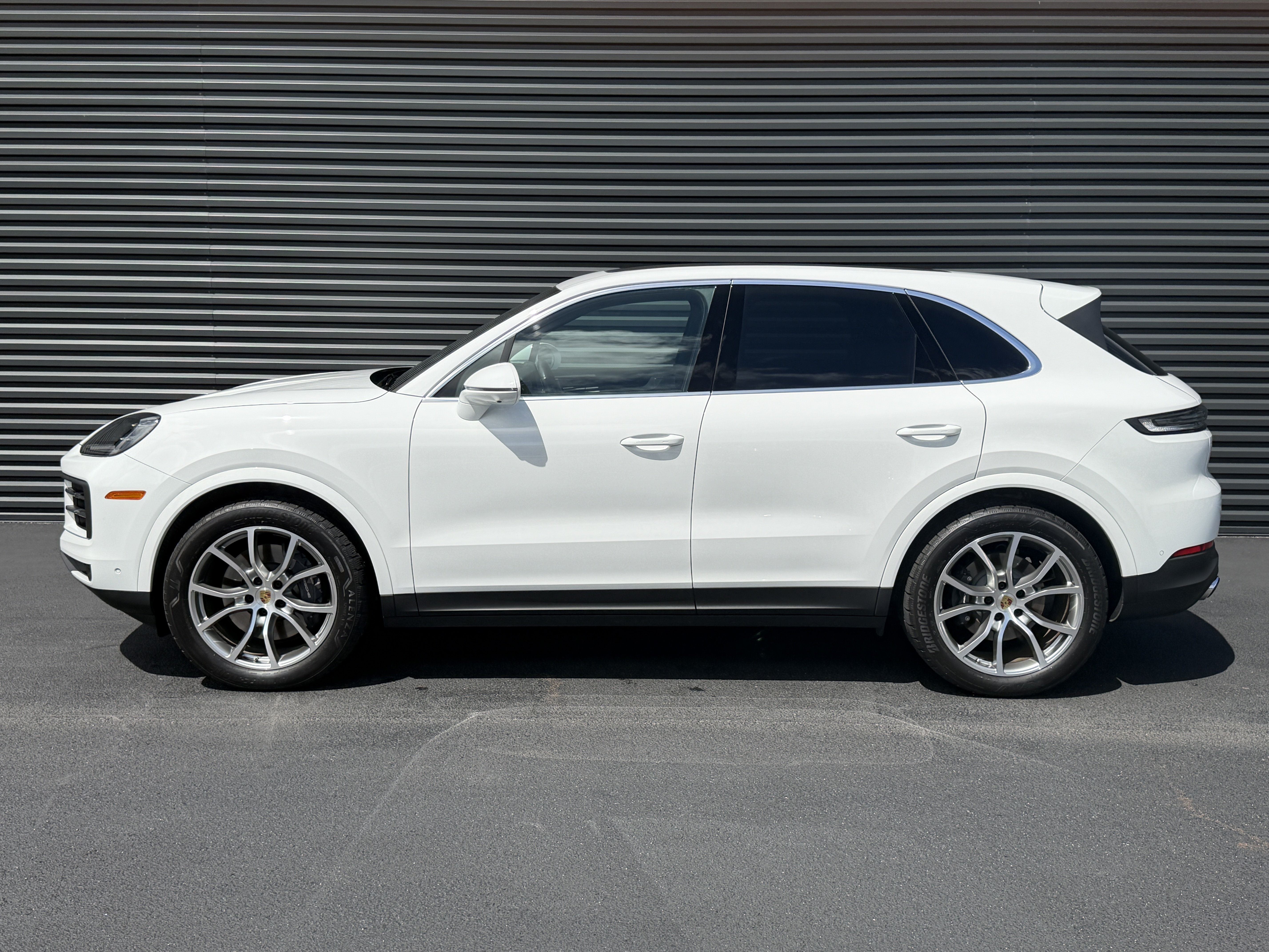 Used 2024 Porsche Cayenne AWD/4WD image 2