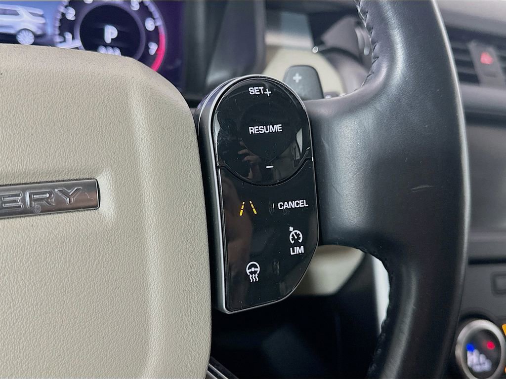 Used 2020 Land Rover Discovery Landmark image 26