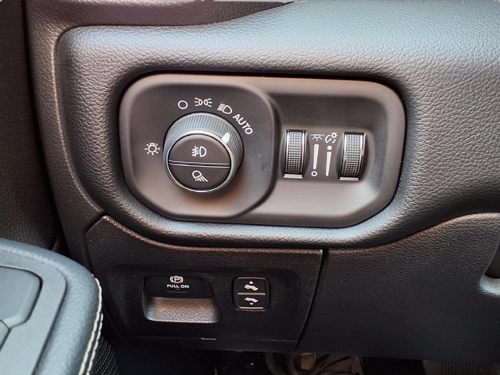 Used 2026 RAM 1500 Laramie AWD/4WD image 14
