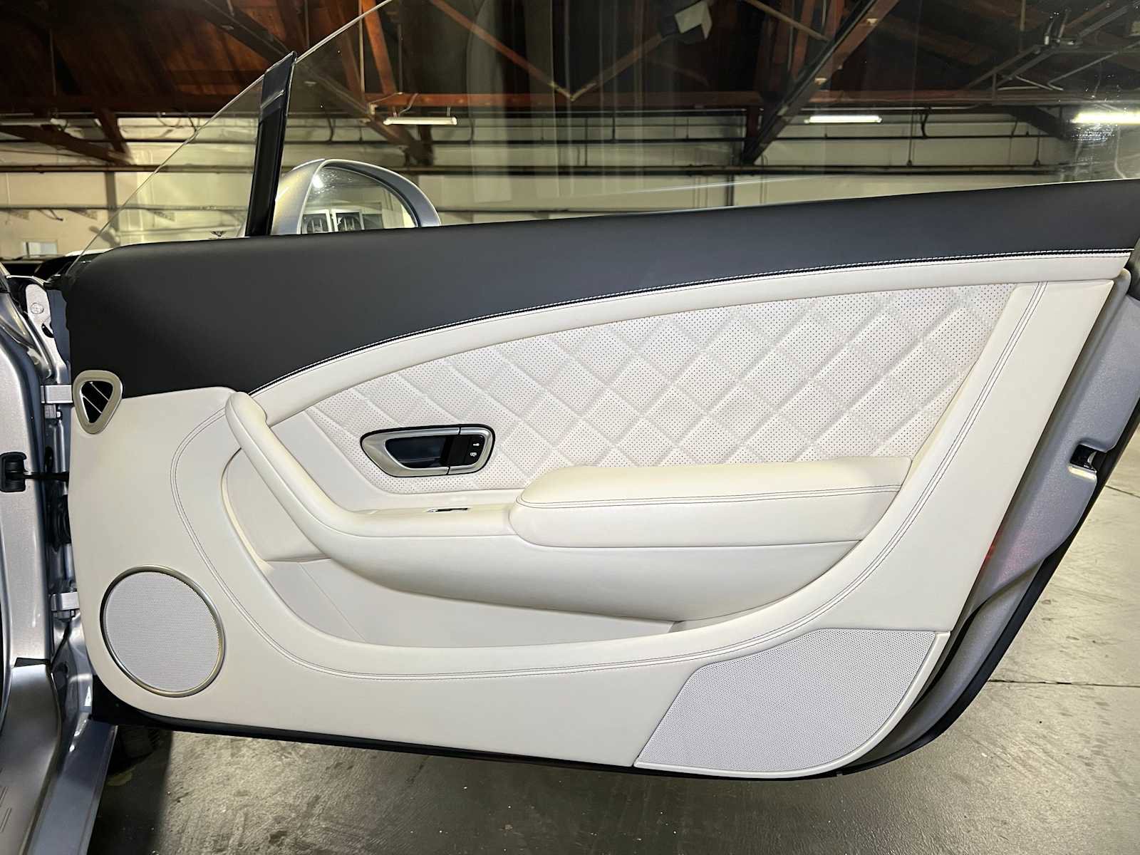 Used 2017 Bentley Continental GT image 11