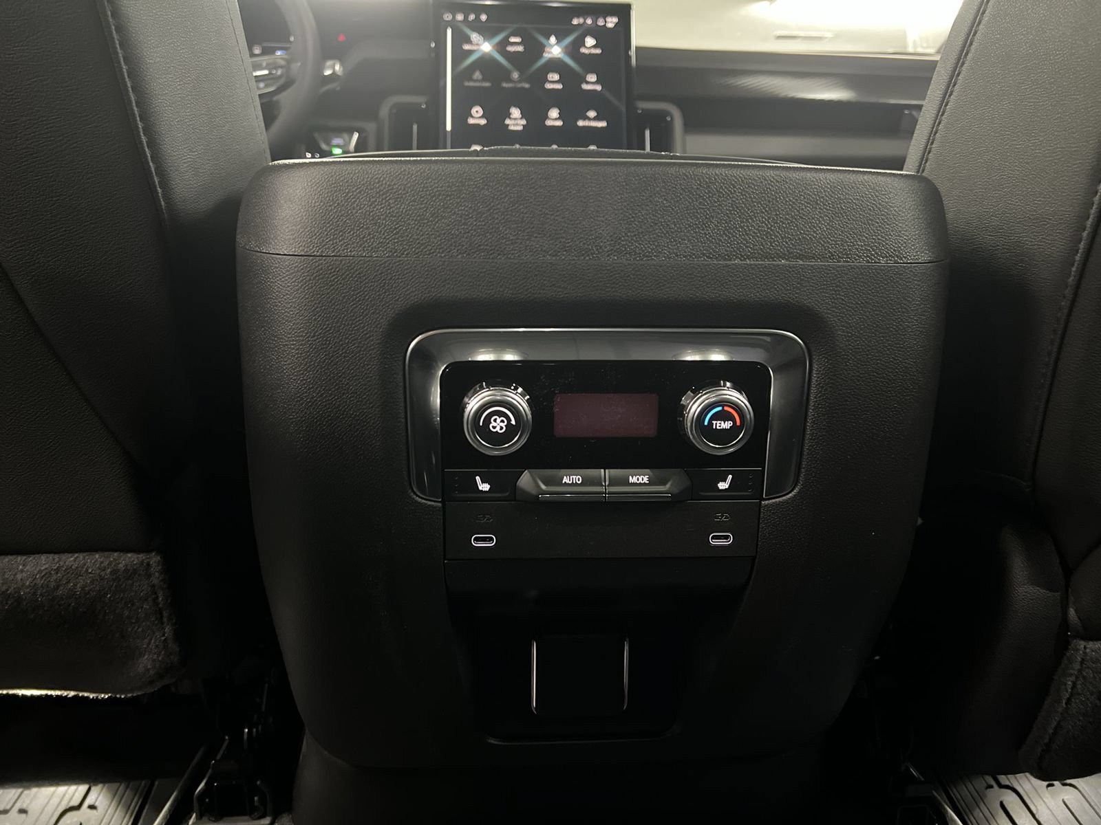 New 2026 GMC Yukon AT4 w/ AT4 Premium Package AWD/4WD image 43