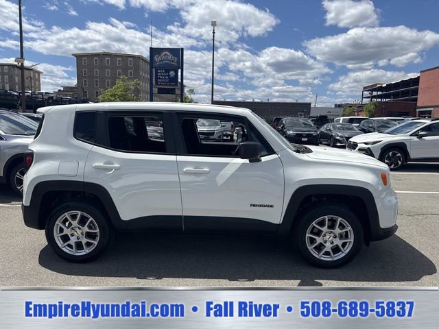 Used 2023 Jeep Renegade Latitude AWD/4WD image 3