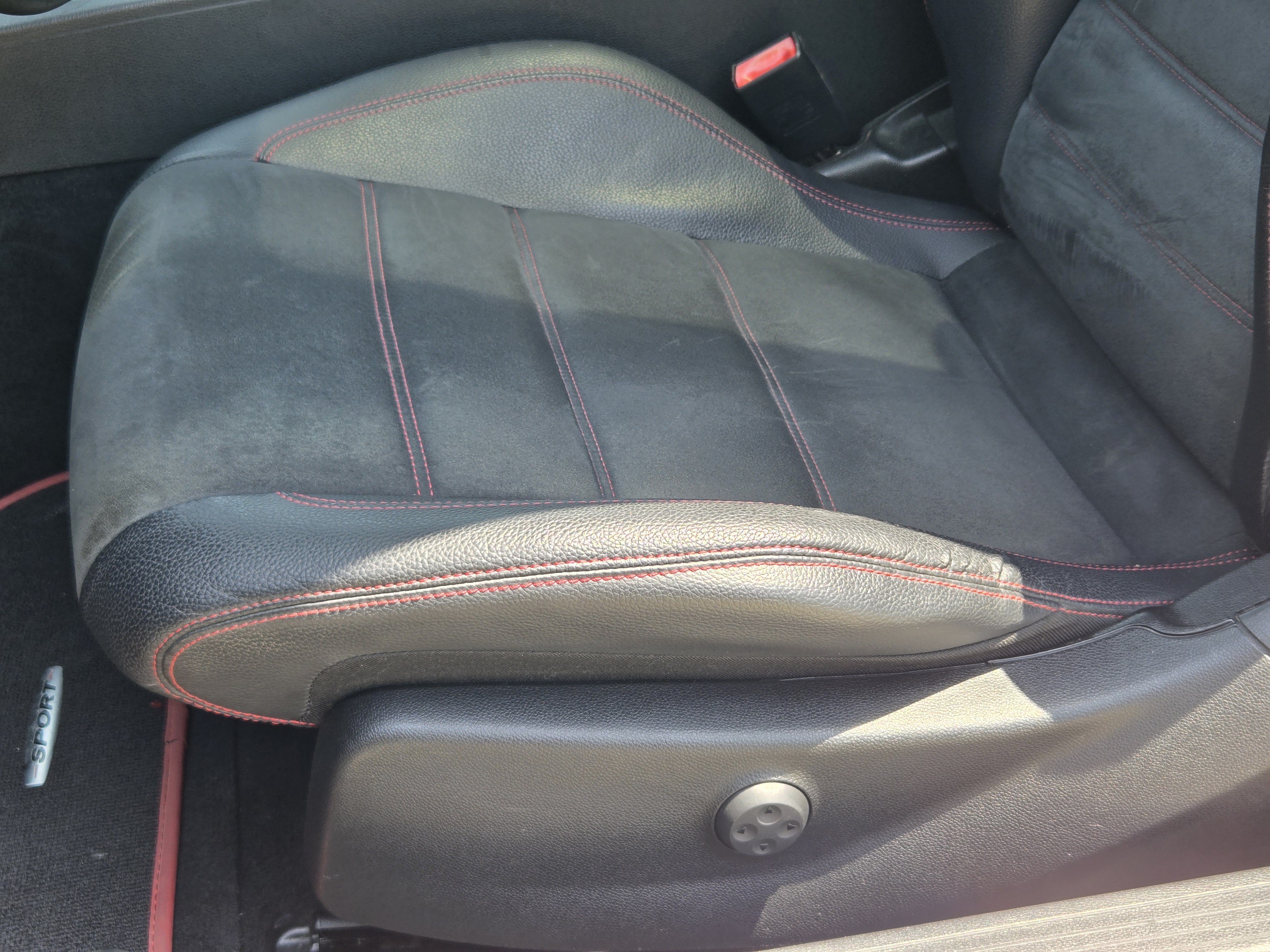 Used 2013 Mercedes-Benz C 250 Coupe image 31