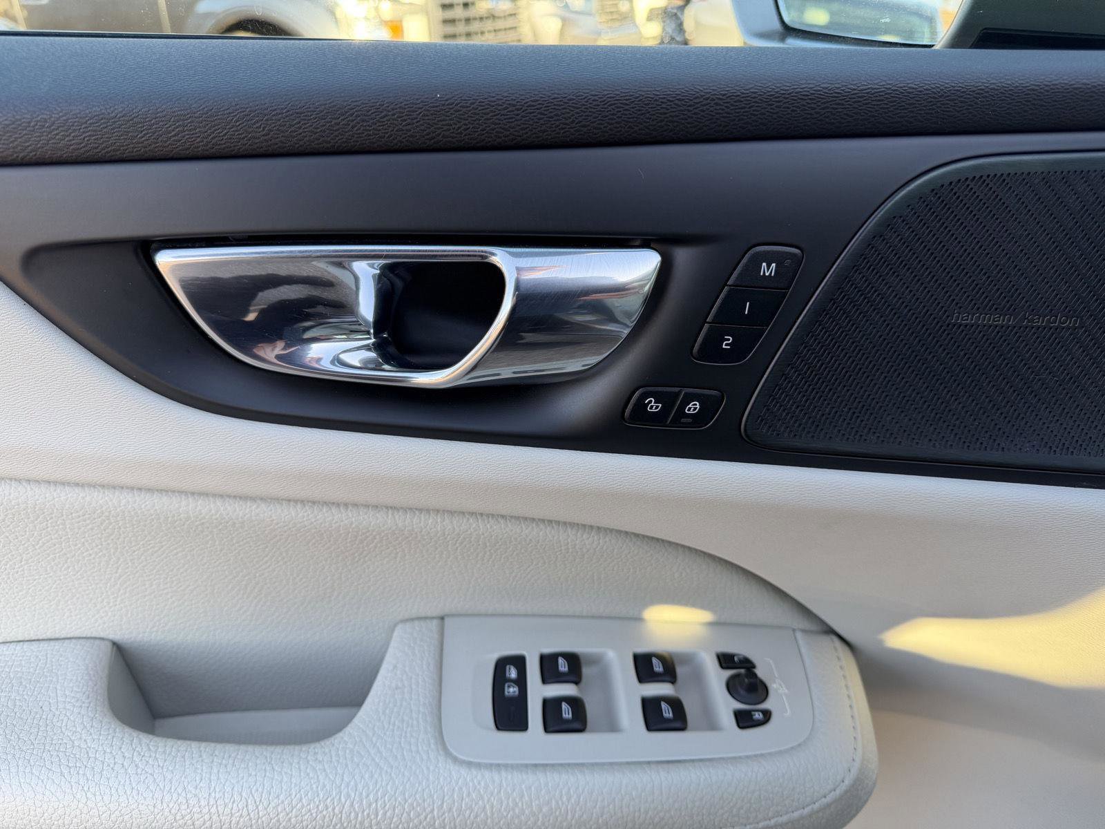 Used 2020 Volvo S60 T5 Momentum image 13