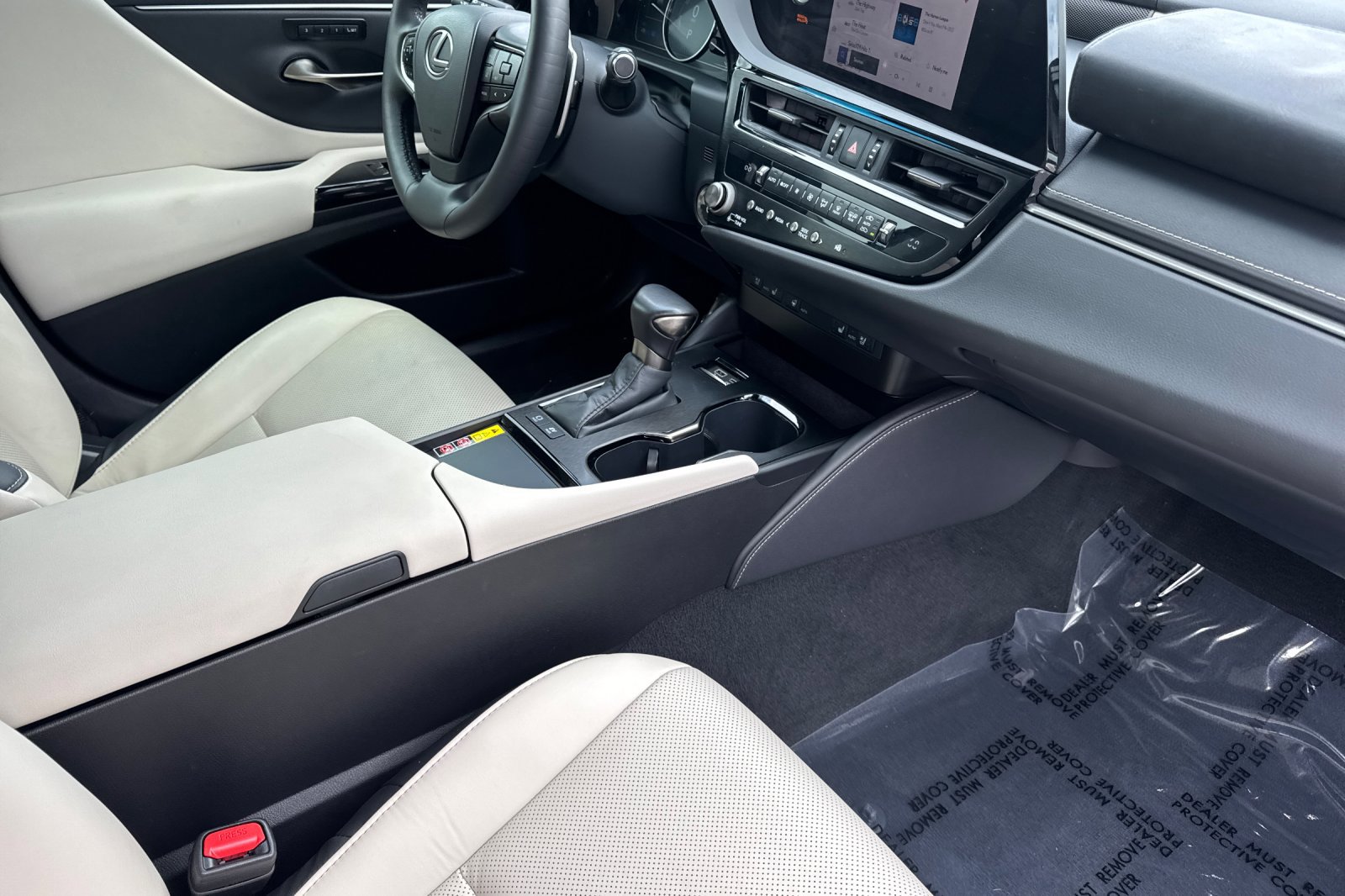 Used 2025 Lexus ES 300h w/ Premium Package FWD image 31