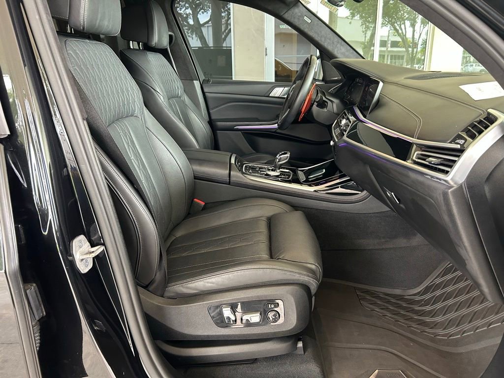 Used 2021 BMW X7 M50i AWD/4WD image 23