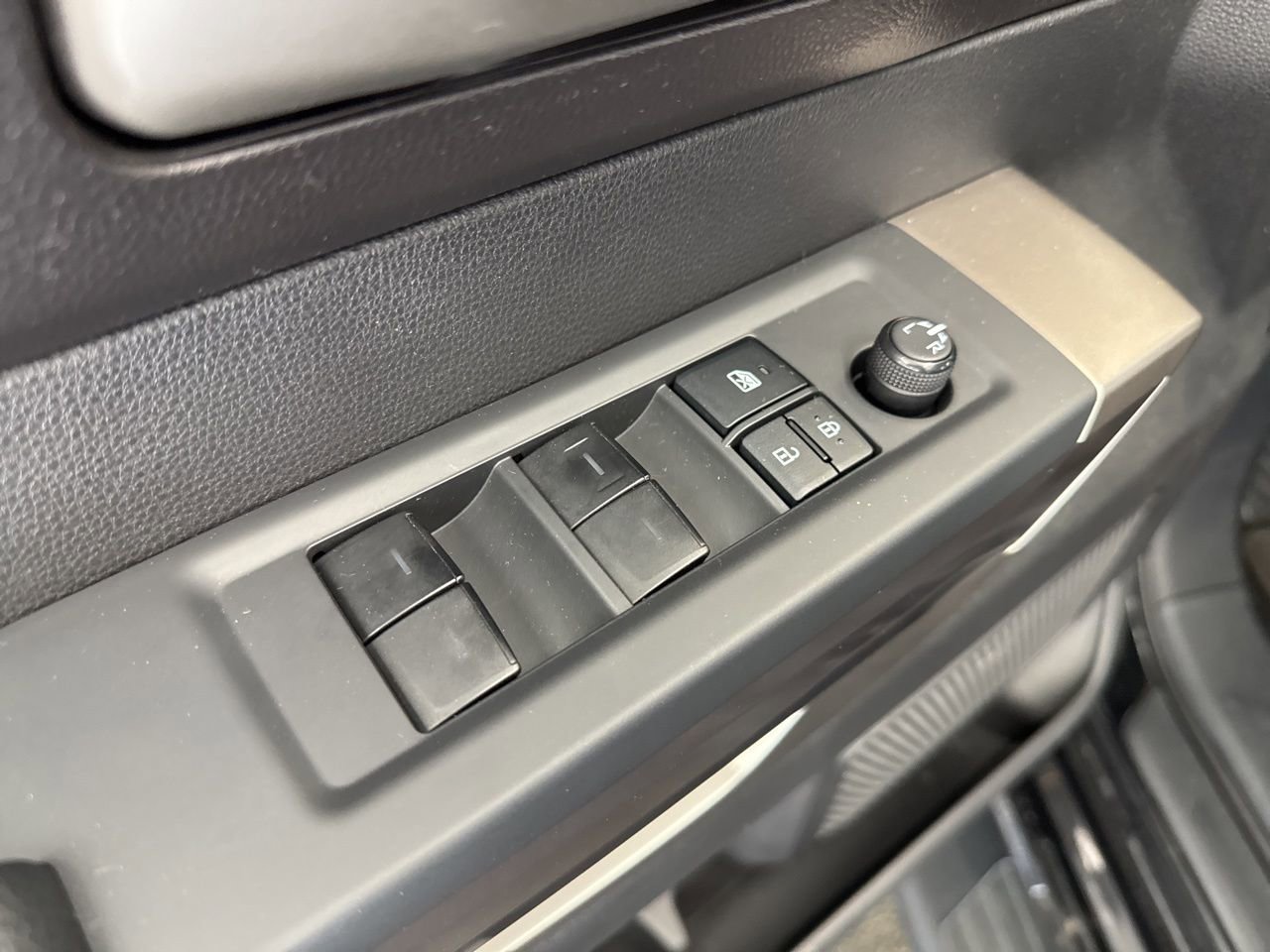 Used 2022 Toyota Tundra SR5 AWD/4WD image 35