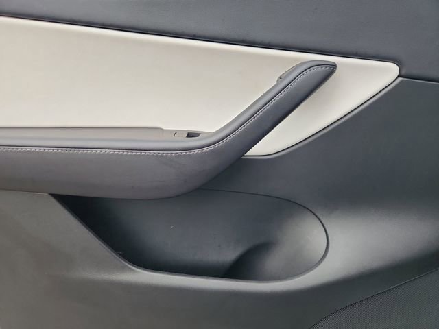Used 2022 Tesla Model Y Long Range image 22