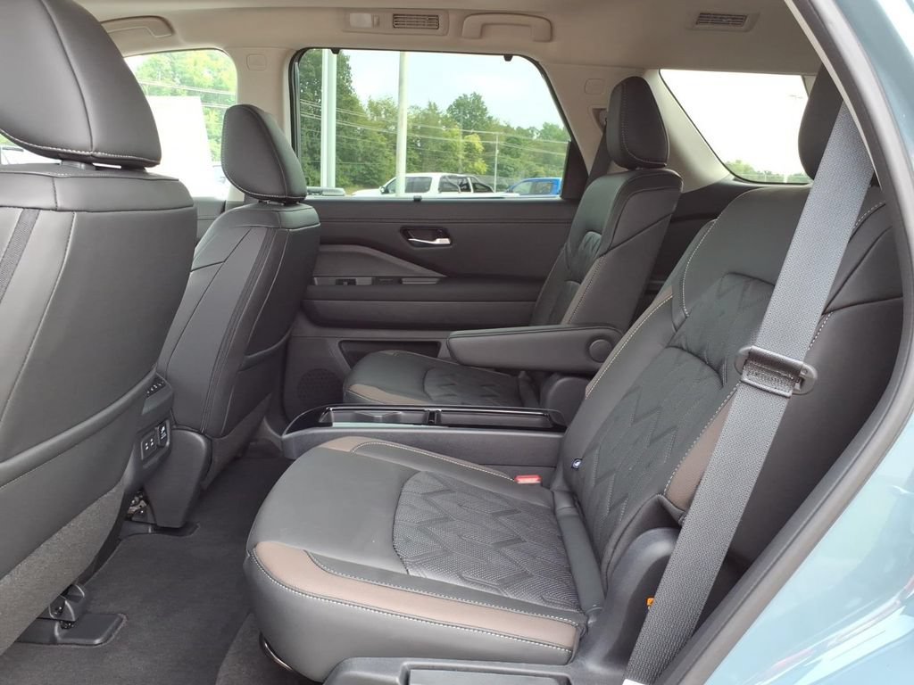 New 2026 Nissan Pathfinder Platinum AWD/4WD image 8