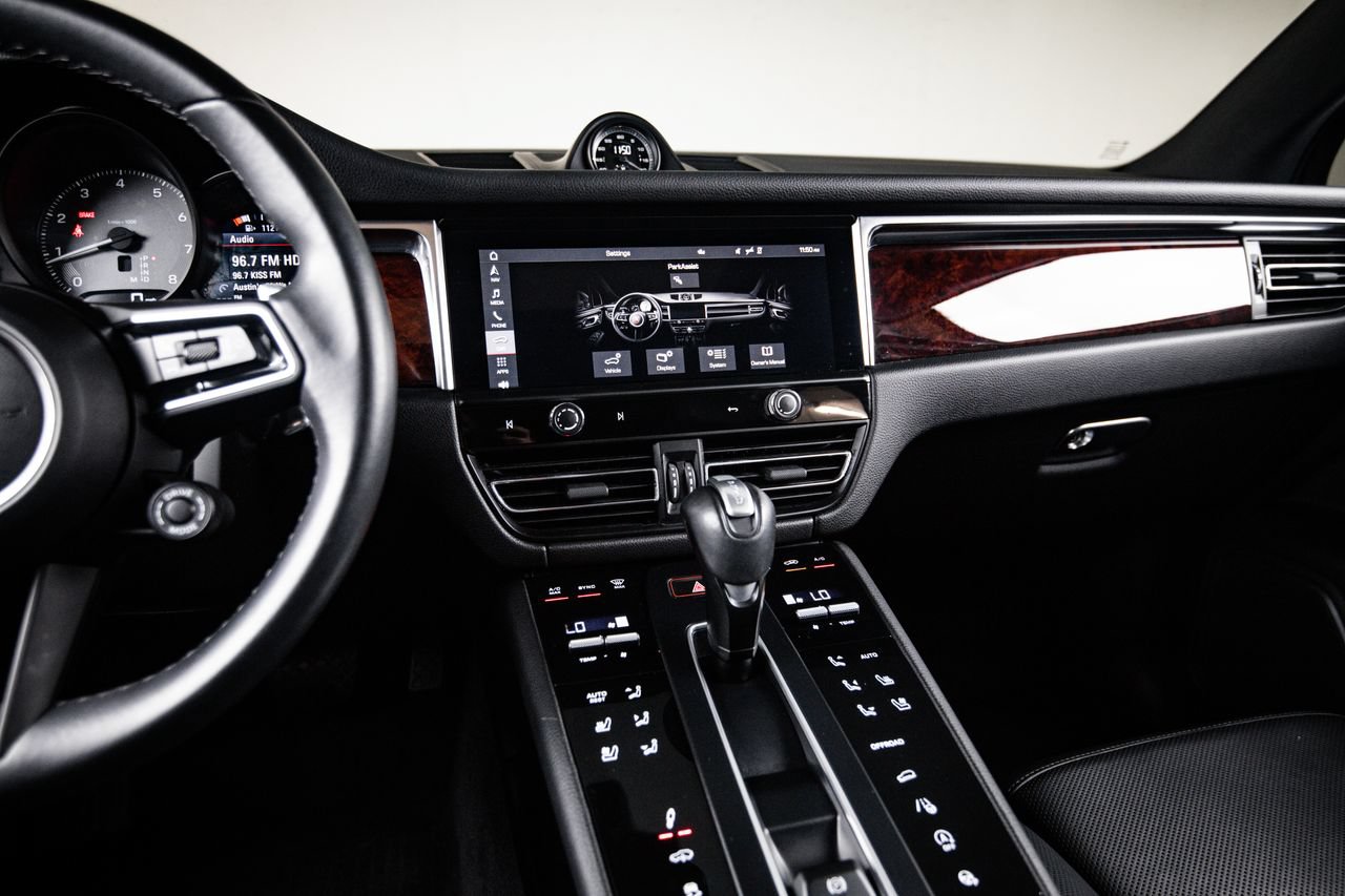 Certified 2023 Porsche Macan S AWD/4WD image 19