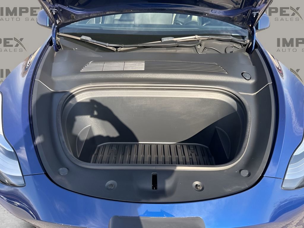 Used 2021 Tesla Model Y Long Range image 32