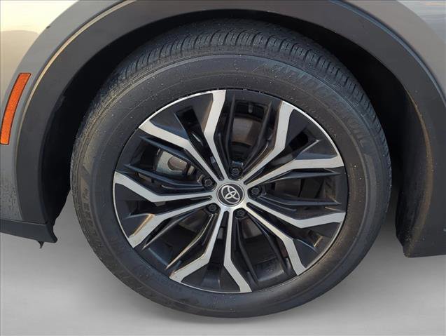 Certified 2023 Toyota Crown XLE image 9