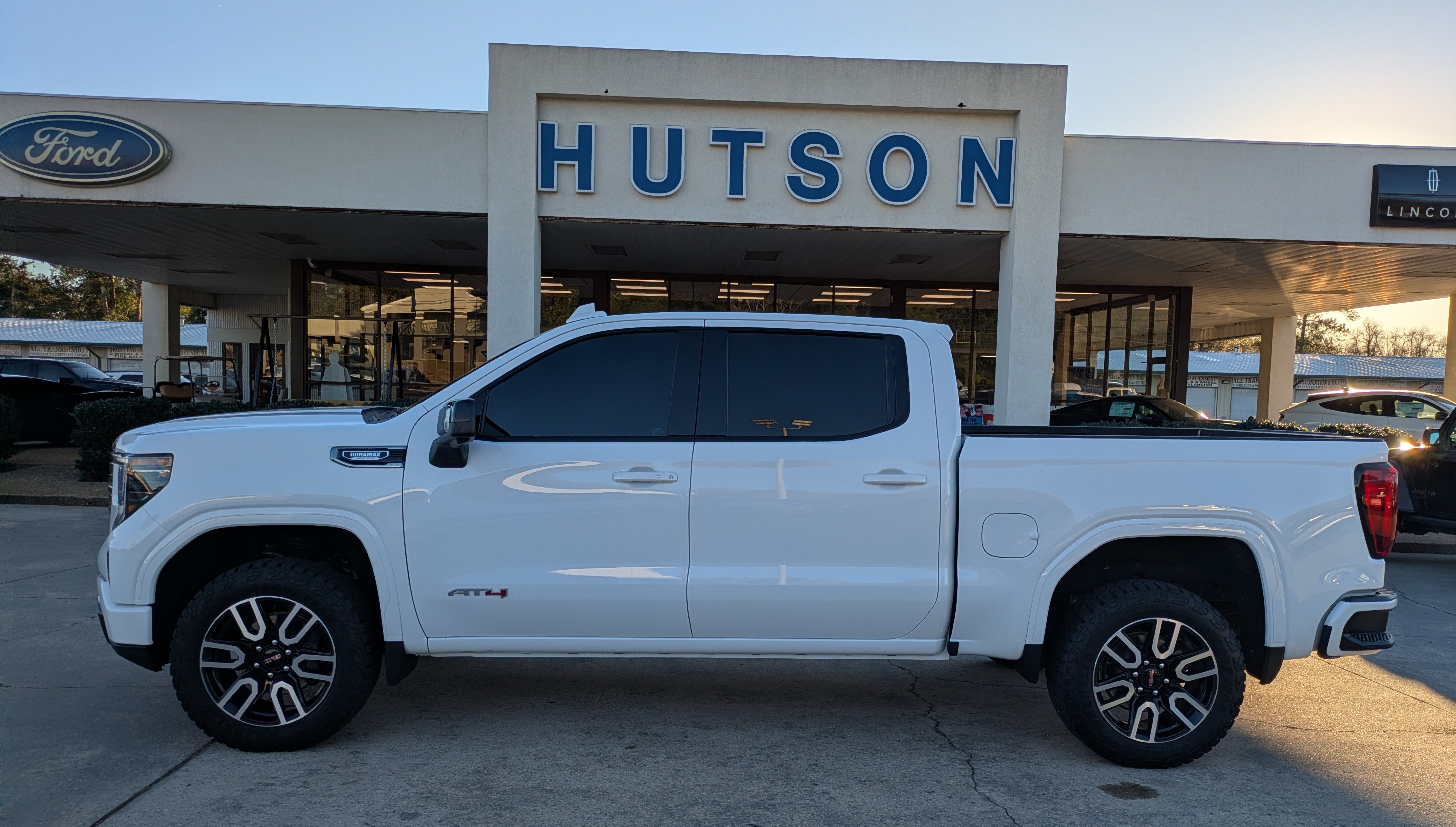 Used 2025 GMC Sierra 1500 AT4 w/ AT4 Premium Package AWD/4WD image 1
