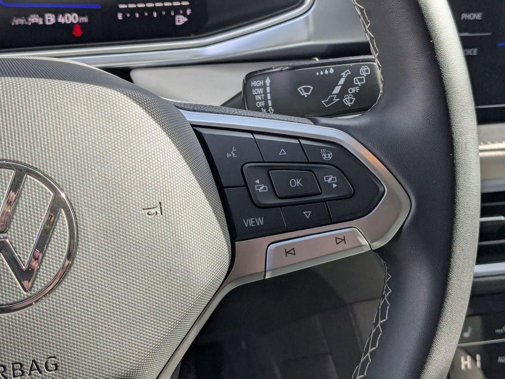 Used 2025 Volkswagen Taos SE image 19