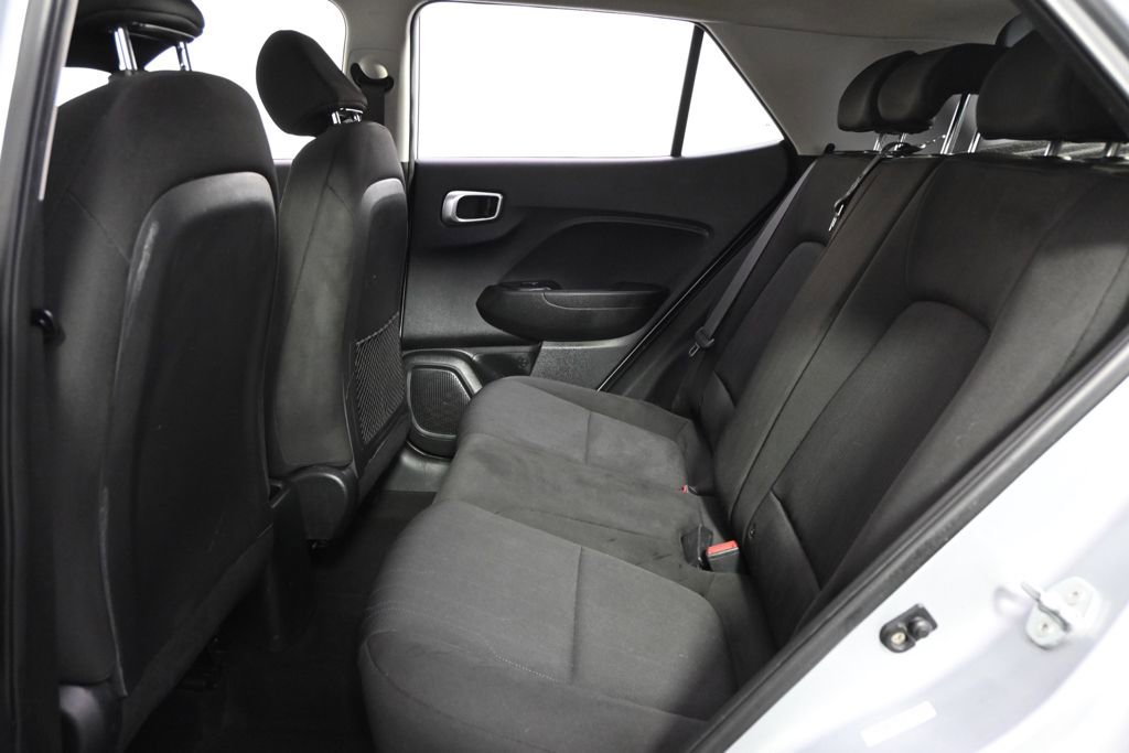 Used 2021 Hyundai Venue SE image 21