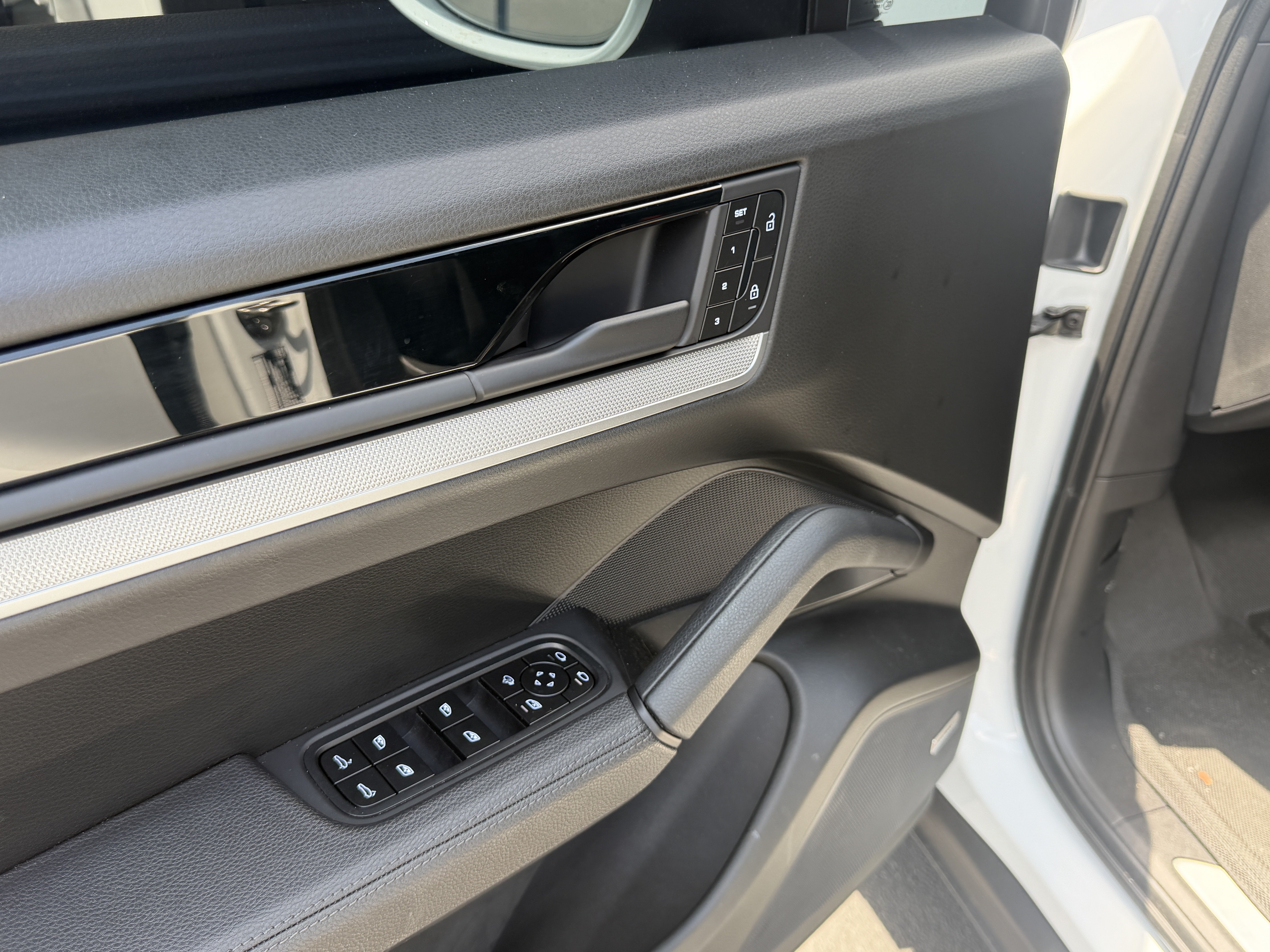 Certified 2024 Porsche Cayenne AWD/4WD image 14